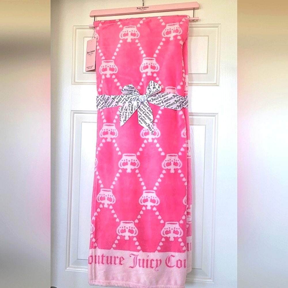 JUICY COUTURE PINK CROWN PLUSH BLANKET